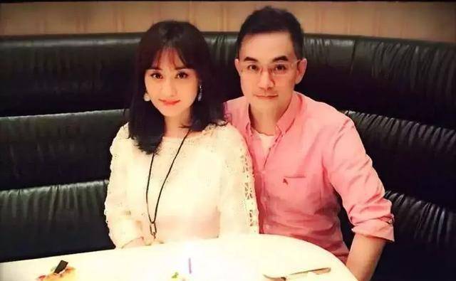 原创44岁陈德容冻龄依旧穿白色连衣裙宛若少女结婚8年仍未生育