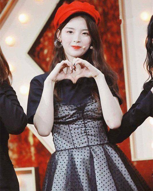 原创原创101女孩参加奔跑嘉年华杨超越舞蹈引网友热议这次有进步