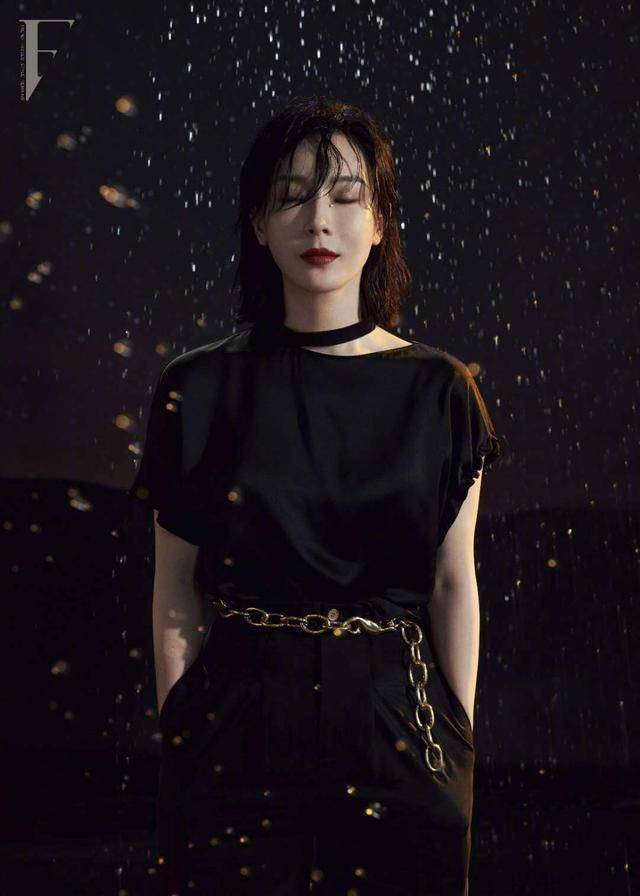 原创原创43岁陈数真大胆穿黑衣加珍珠泪湿发简直太撩人