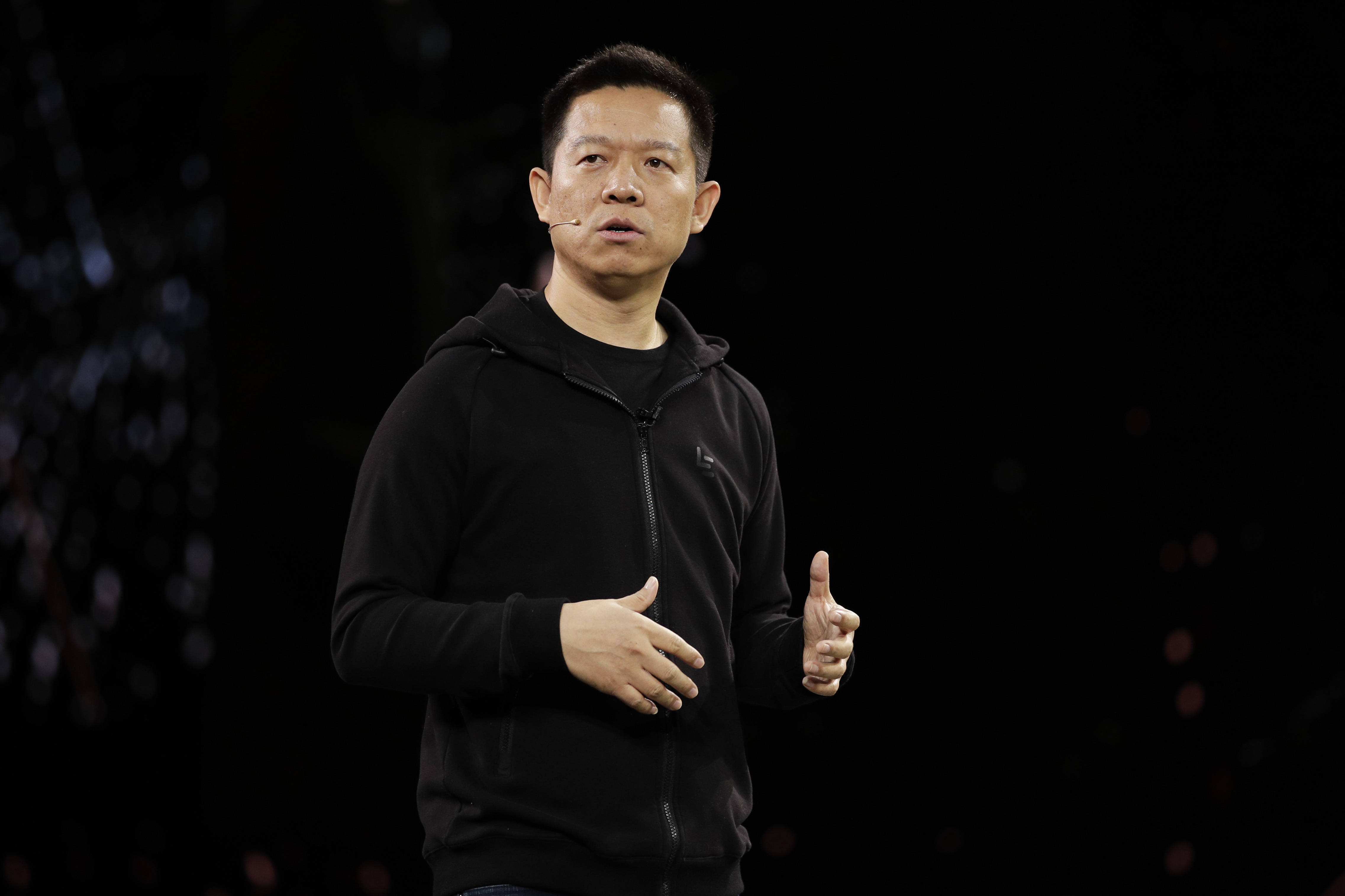 许家印砸千亿失败了,贾跃亭干10年没成功,雷军却3年把车造出来_搜狐