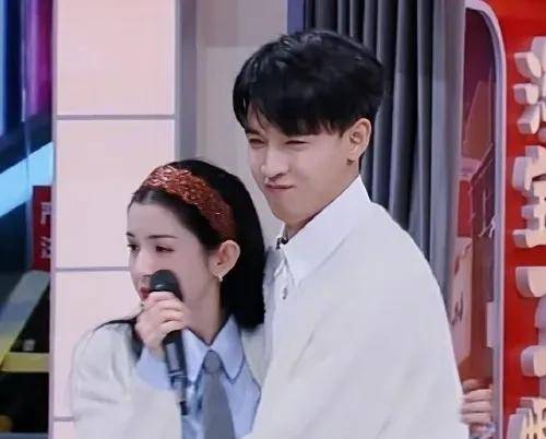 因为网络上,一直有孟子义插足辛芷蕾翟天临恋情的传闻.