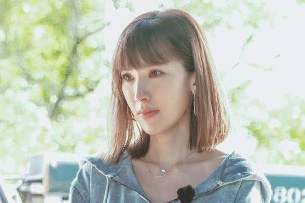 有种"腿长"叫林志颖老婆,当陈若仪跟婆婆躺床上时,差距太过明显