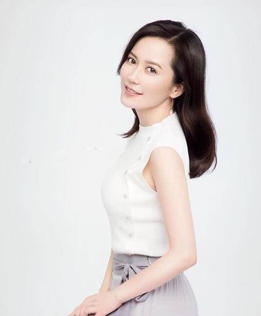 原创原创51岁还单身的俞飞鸿初恋是柳云龙感谢窦文涛陪伴20年