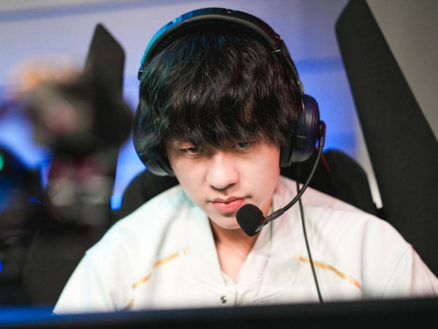 原创rng下路组合职业态度有问题lwx一周训练5场小明只有3场