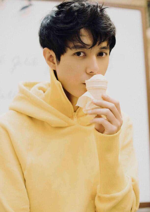 中学霸"慕承和",令人印象深刻,还曾与郑爽合作过《夏至未至》饰演暖男