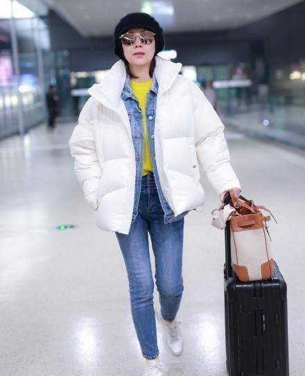 原创原创42岁海清不服老格子西服搭配牛仔老爹裤帅气减龄有格调