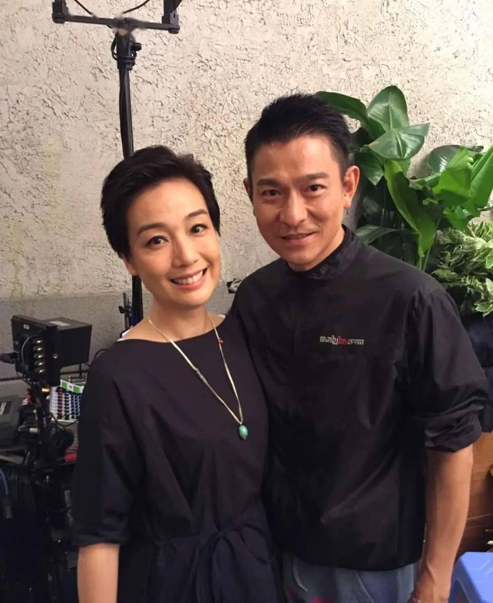 原创原创51岁穿黑丝割双眼摘下tvb有救了