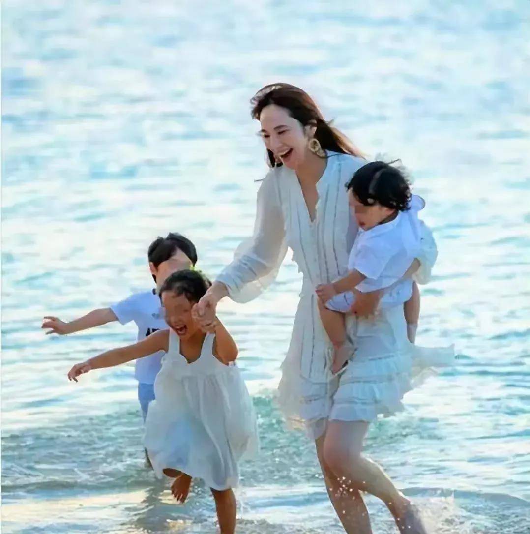 纪晓波近况曝光还跟吴佩慈在一起有望生五胎获林青峰送祝福