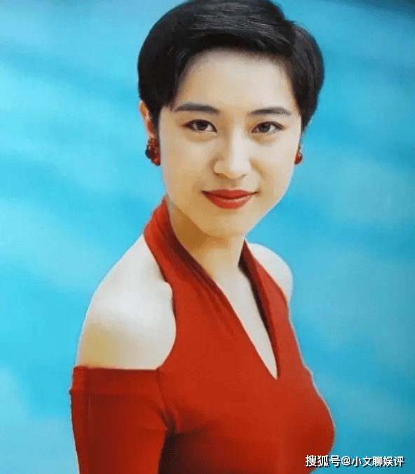 原创陈法蓉携88岁父亲自驾游老爷子长白胡须抢镜她58岁仍养眼耐看