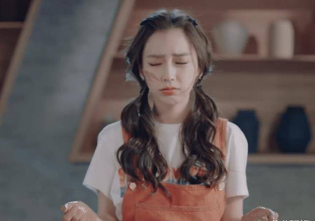 这部电视剧从angelababy她的文案当中会发现是《巧手神探》,从名字和