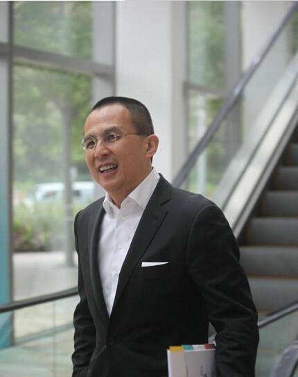 原创50岁的小超人李泽楷花上1亿讨港姐新欢开心盘点历任楷女郎