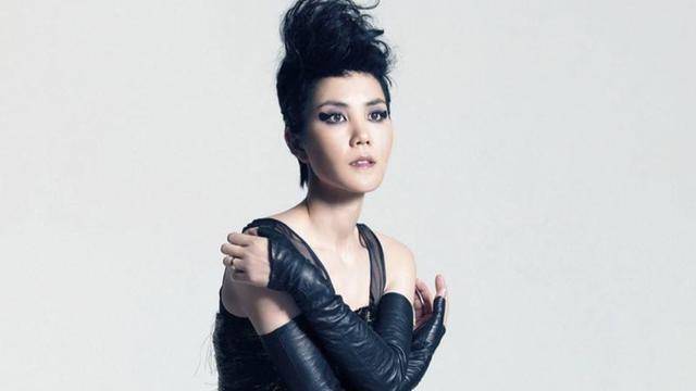 原创原创50岁王菲蹦迪超嗨有这么一种女人只是适合欣赏并不适合结婚