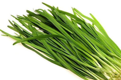 没错,用的就是豆腐和韭菜搭配在一起炒,豆腐营养丰富,价格也很平民,2