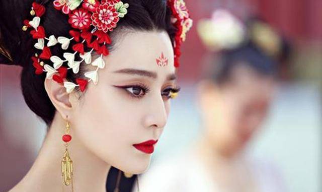 原创古代有位奇女子额头被刺伤为了遮掩画了一个妆谁知却风靡全国