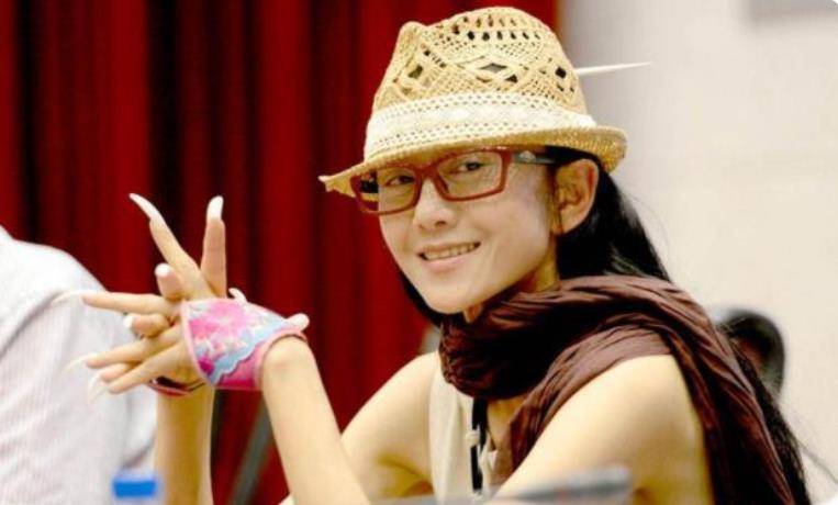 原创杨丽萍3000万月亮宫被封外表光鲜亮丽里面不干净