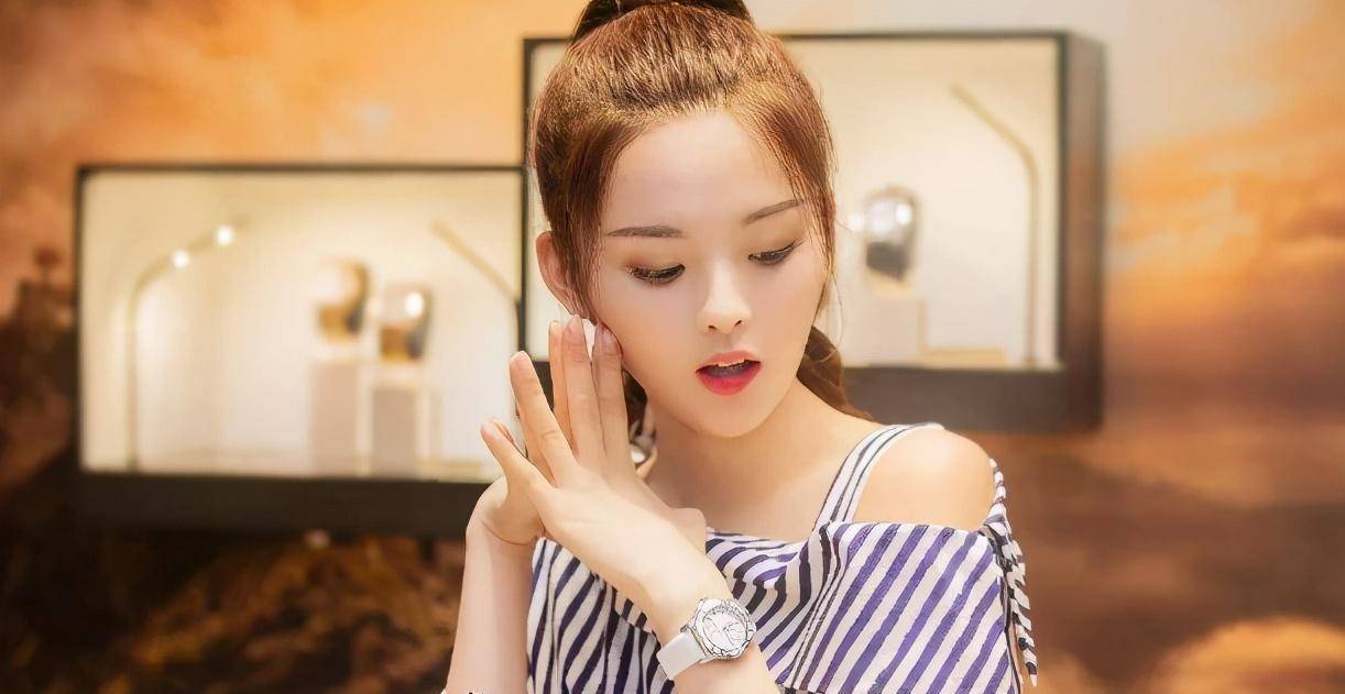 她因本名太过高调被迫改名本名曝光后网友不改也许会更火