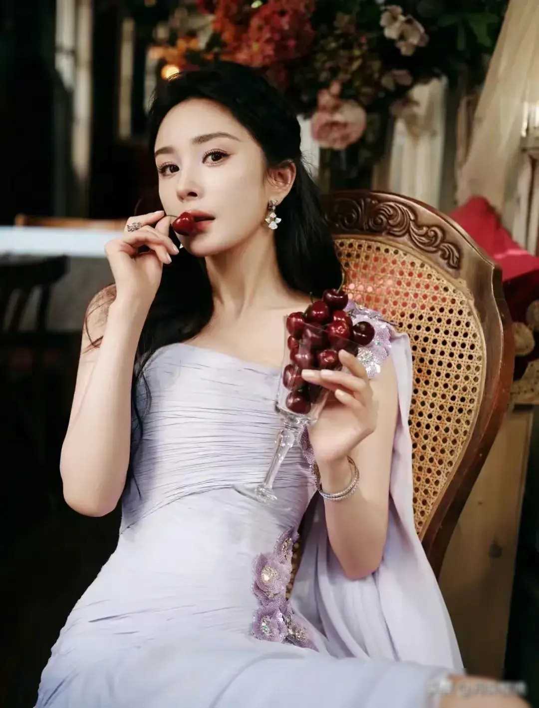 原创杨幂活动中美如花仙子宛如紫霞仙子