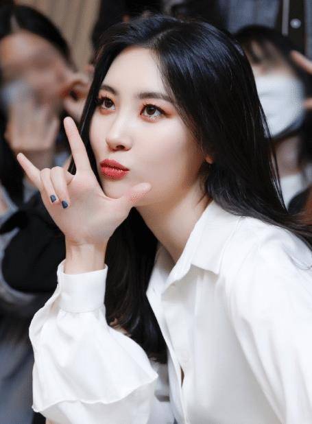 南韩腿精李宣美,日常私服穿搭养眼,高个女生的穿搭教科书