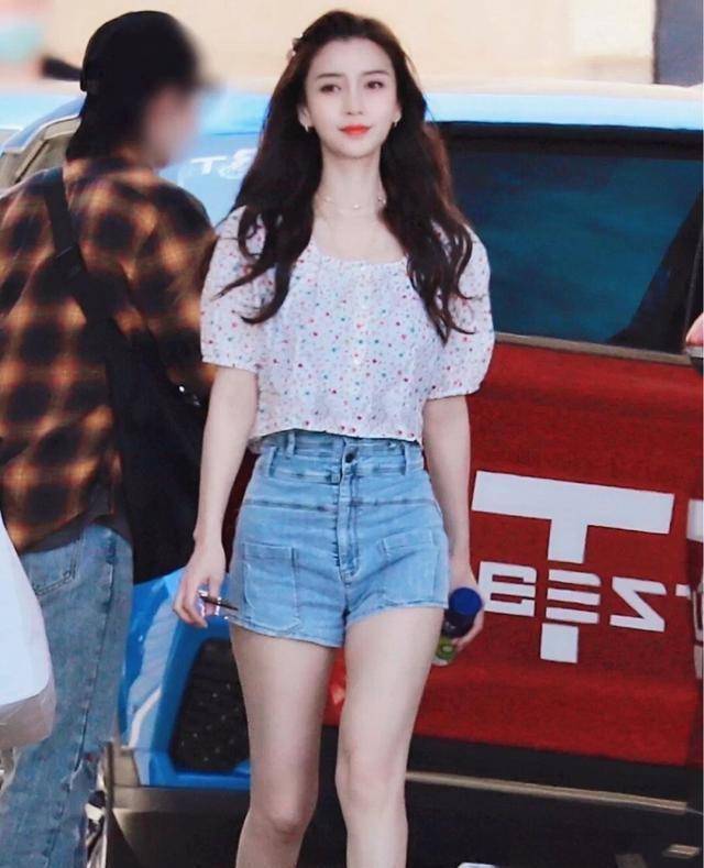 原创angelababy大胆混搭风美少女t配透气裤全靠颜值撑住