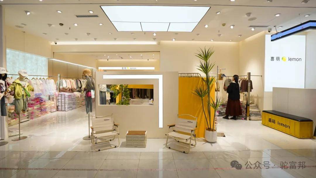 原创郑州世贸解锁新质密码火车站服装商圈春意正浓