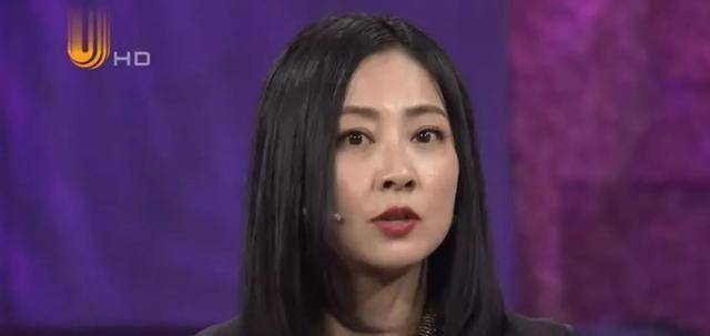 54岁张卫健落泪表白老婆:感谢你当年破产不弃,穿二手婚纱嫁我_张茜