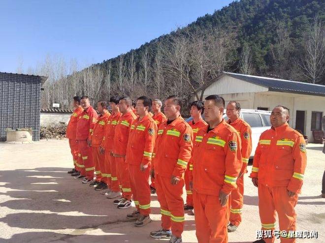 在杜关镇高原牧歌文旅康养项目建设现场,杨伟兵强调,卢氏县森林面积