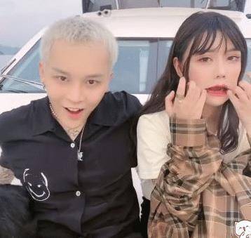 原创韩安冉因撕扯嘴巴表情极其痛苦小猪却在一旁偷笑爱不爱一目了然