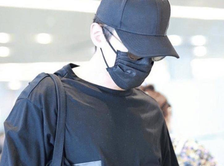 原创胡歌机场照被疯传无美颜滤镜的原相机下真实状态不敢信