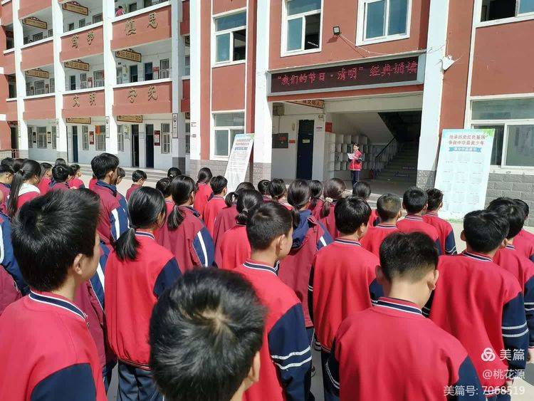 濮阳市华龙区第二中学七年级我们的节日清明经典诵读活动