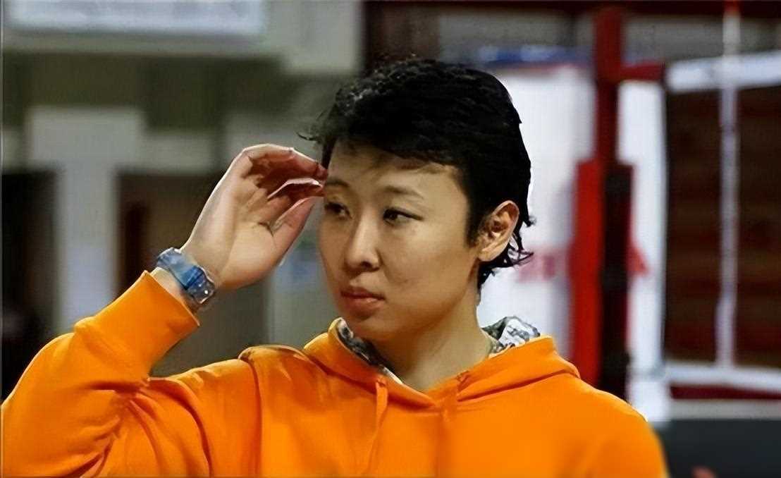 44岁冯坤福不可挡56岁老公家世显赫混血儿子似妈