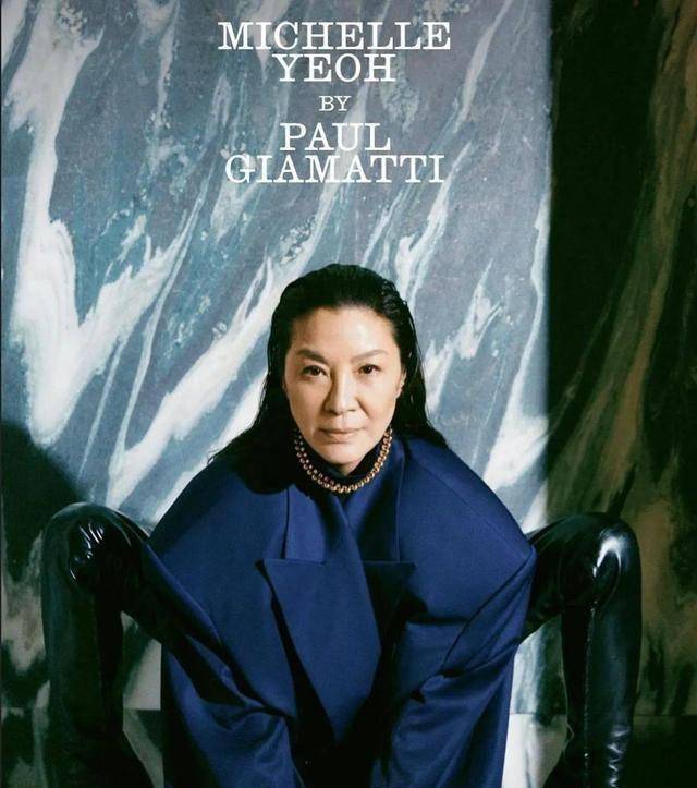 为《interview》杂志拍的这组写真风格就很中性,balmain皮衣内搭dior
