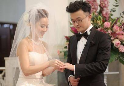 原创赔7位数违约金还债10年被封的小三李彩桦拒绝被潜