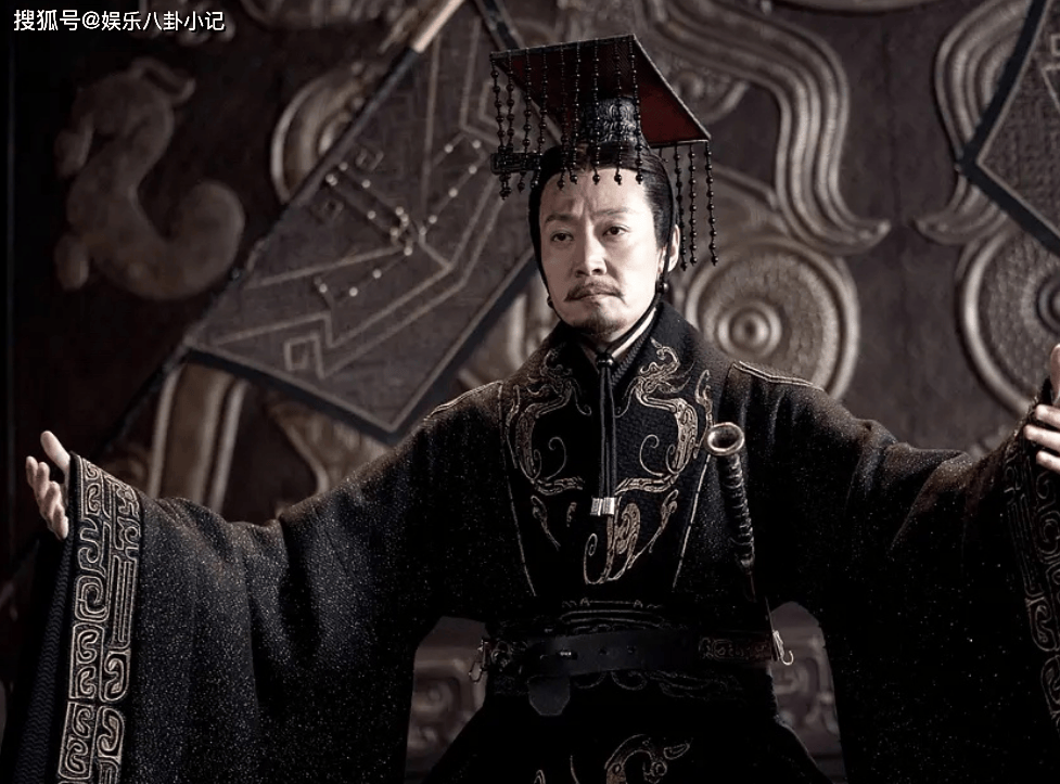 他是国家一级演员:与朱媛媛结婚18年零绯闻,16岁女儿高挑漂亮_辛柏青