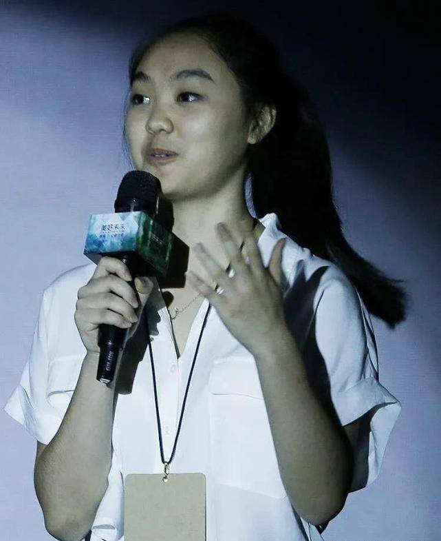 黄秋燕与李连杰分手后已再嫁,曾经的一对,如今再相见已是陌生人_女儿