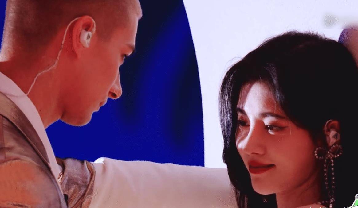 原创创4三公预告毛晓彤被赞多公主抱小细节却暴露真实素养