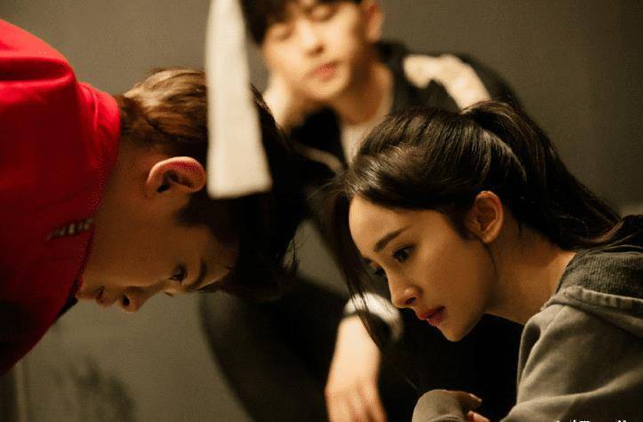 原创密逃2将录杨幂魏大勋仅1人回归迎来宝藏男孩跟杨幂好友