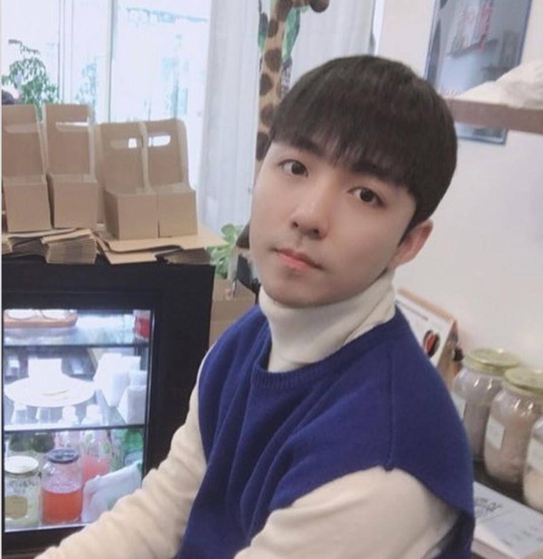 《顶楼》赵秘书真实颜值震撼,27岁帅哥吊打一众男爱豆_金东圭_严基俊