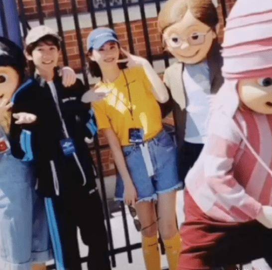 原创王源晒女友视角照片女摄像师和他关系不一般羡慕不来的福气