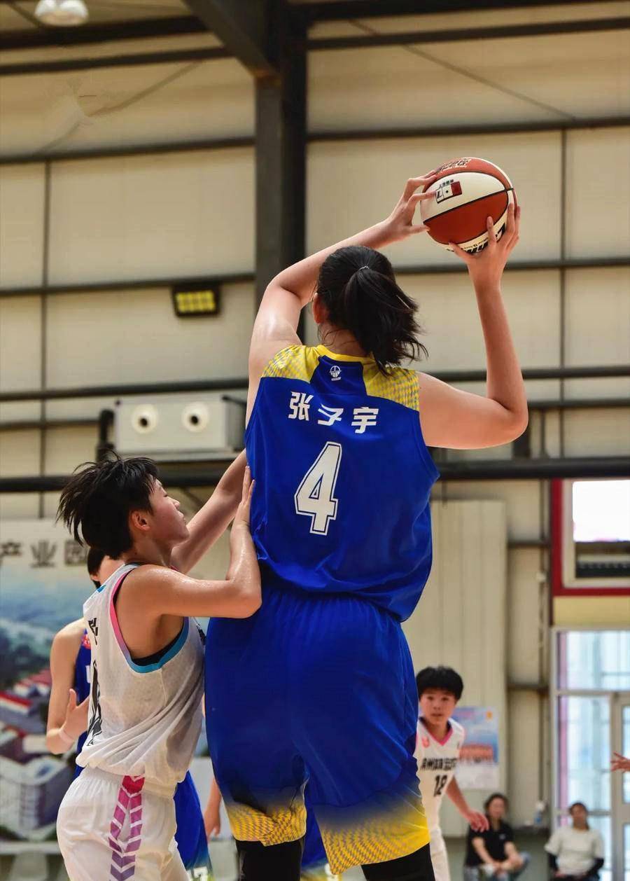 原创期待2米28小将入选中国女篮身高已超姚明曾单场砍68分38板