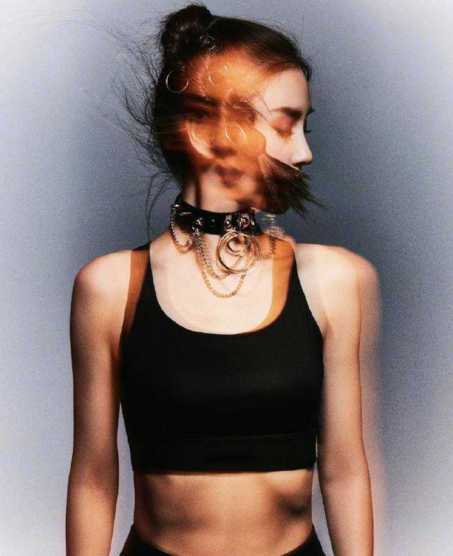 angelababy大胆挑战戴鼻环穿破洞袜皮夹克产后腹肌不输赵丽颖