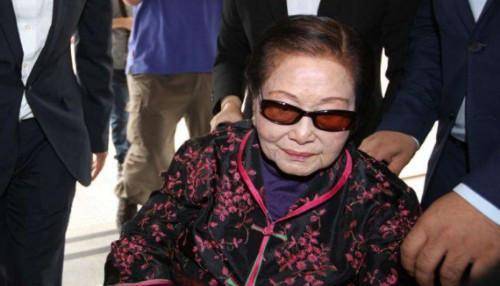 原创香港99岁老人继承600亿家产子女9人为瓜分遗产直接将她软禁