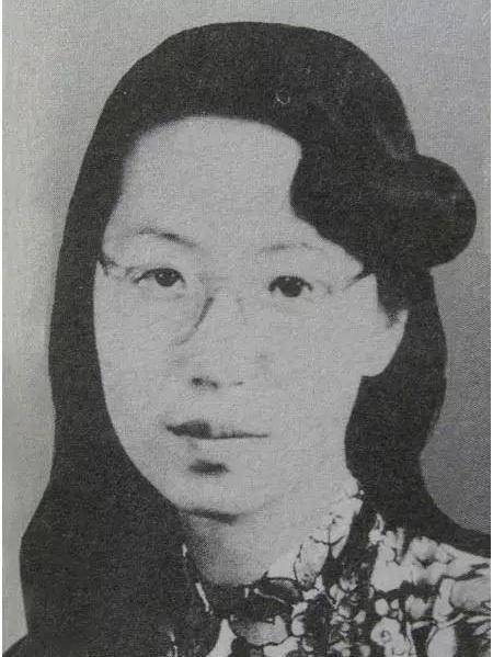 从张爱玲的散文里就可以看出,她很喜欢她的弟弟张子静_父亲_继母_宋琪