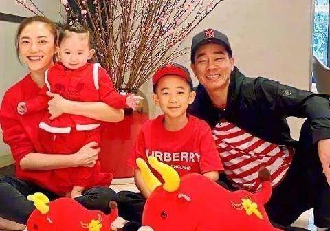 原创图扒山鸡哥陈小春的历任女友初恋竟是她