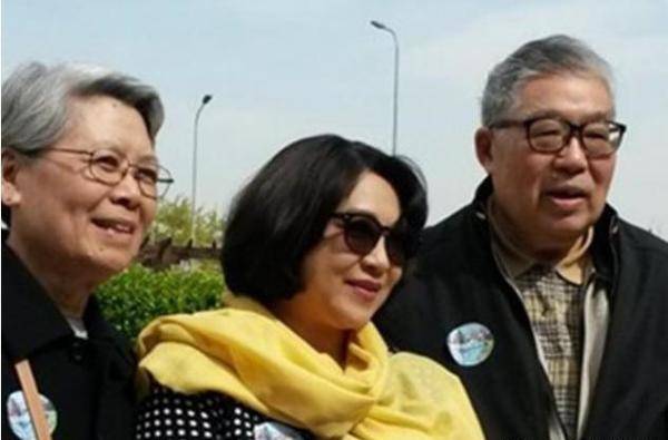 原创黄秋燕与李连杰分手后已再嫁曾经的一对如今再相见已是陌生人