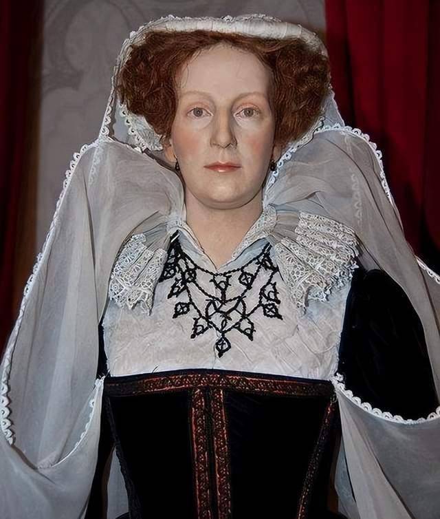 被称为玛丽一世,他因为坑杀了超过300个新教徒,被称为"血腥