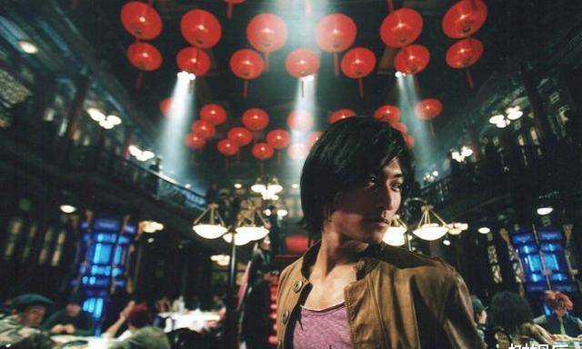 原创甄子丹最被低估的动作片龙虎门虽然当年惨败李连杰但却接过了动作