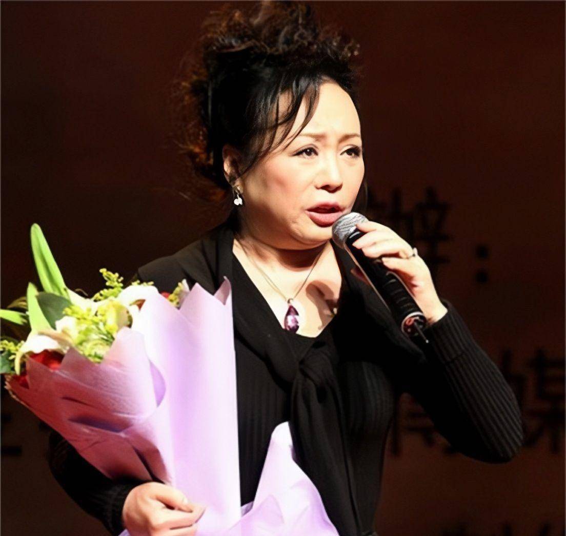 张振富病逝24年了,遗孀宋丽华至今仍走不出来_战友文工团_二重唱_耿莲