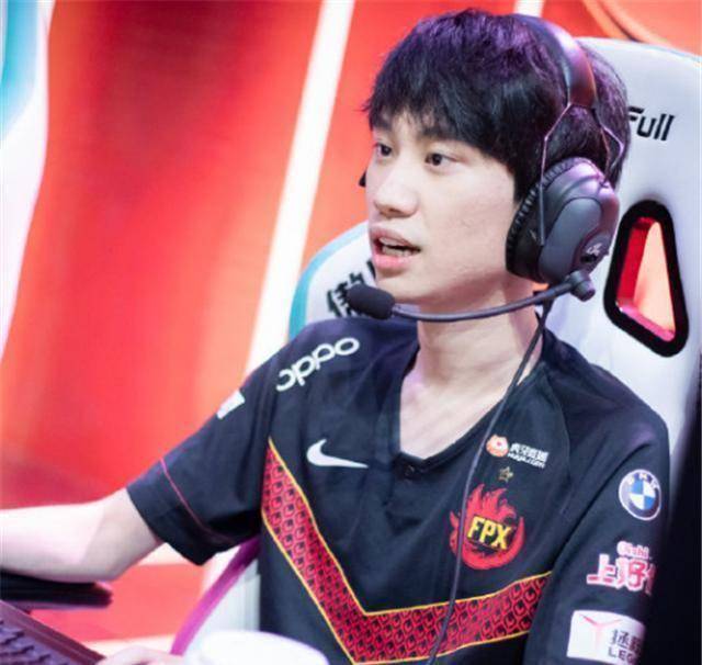 fpx获胜后有人要求换下doinb他在地下室喊话6个字让粉丝鼻酸