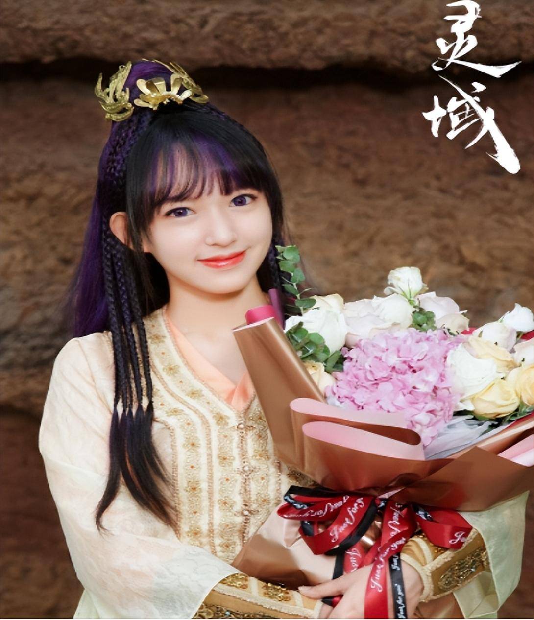 原创人间芭比程潇因上围丰满傲人被称奶潇碾压疯马秀lisa