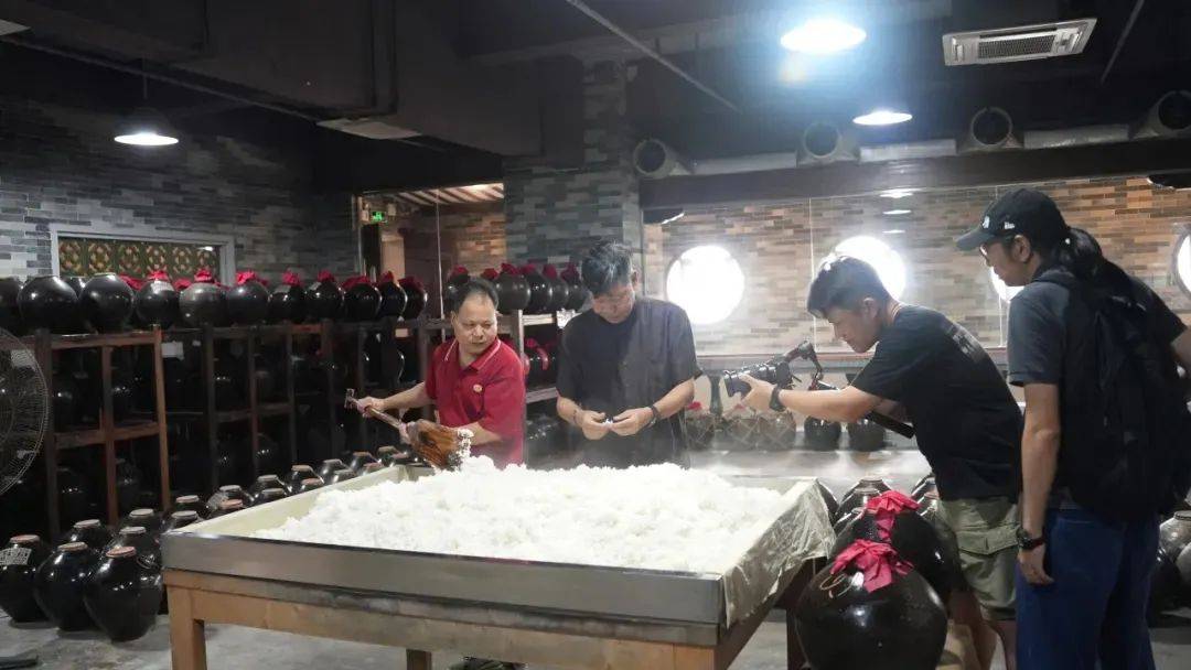 央视五大频道五次报道玉冰烧被偏爱的秘密再也藏不住了